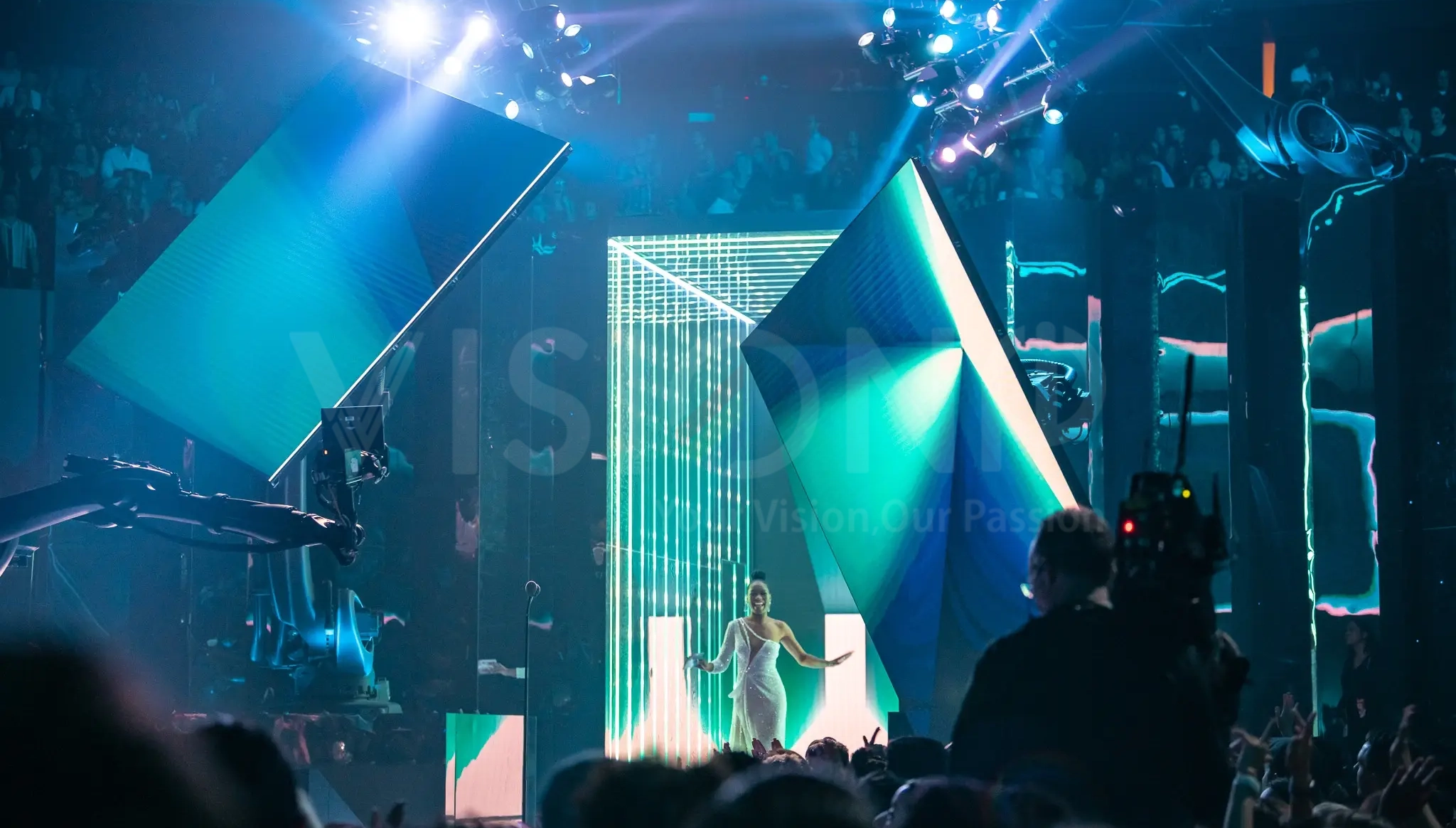 robotic arm led screen at stage show robotic arm led screen at stage show